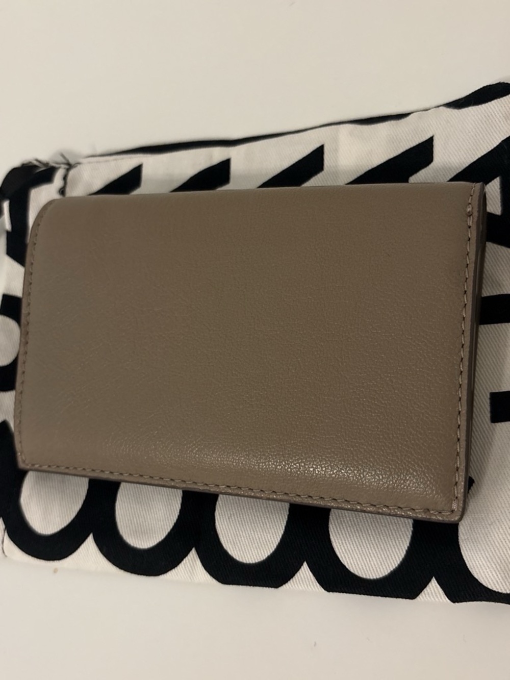 Marc Jacobs Taupe Gray Leather Card Holder - Picture 2 of 3